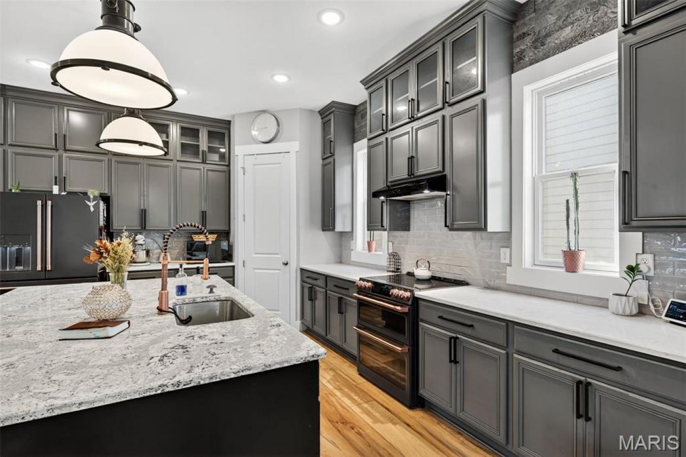 St Charles, St. Charles, 63301, United States, 5 Bedrooms Bedrooms, ,2 BathroomsBathrooms,Residential,For Sale,2001291