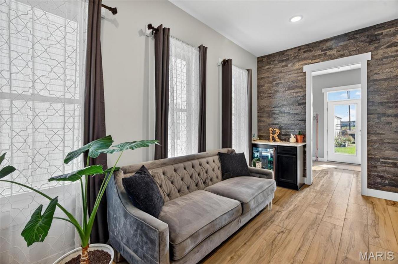 St Charles, St. Charles, 63301, United States, 5 Bedrooms Bedrooms, ,2 BathroomsBathrooms,Residential,For Sale,2001291