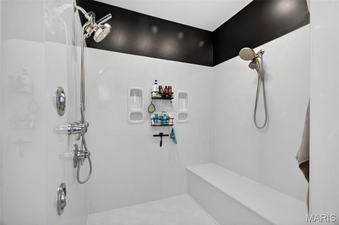 St Charles, St. Charles, 63301, United States, 5 Bedrooms Bedrooms, ,2 BathroomsBathrooms,Residential,For Sale,2001291