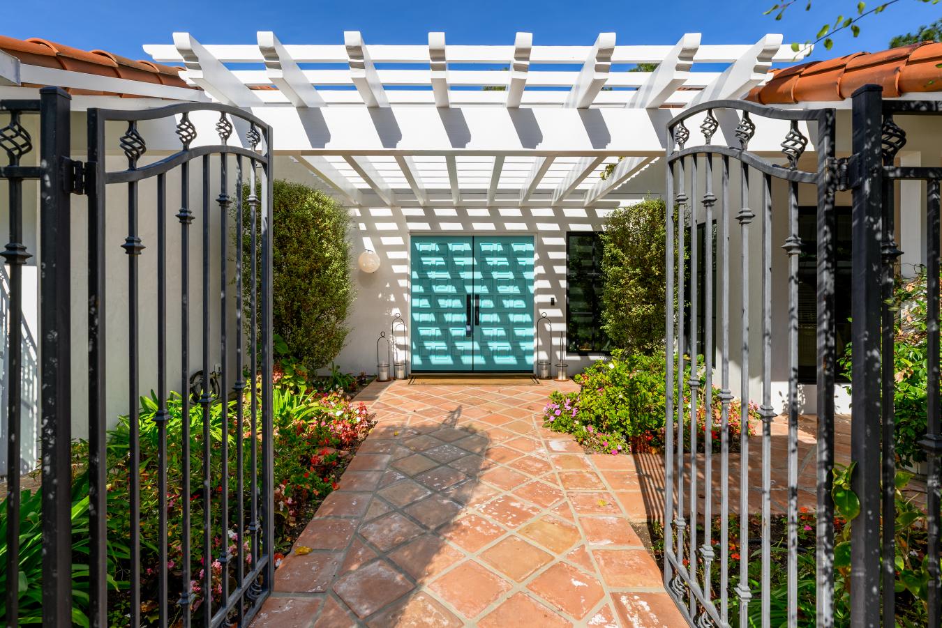 Thousand Oaks, Ventura, 91361, United States, 4 Bedrooms Bedrooms, ,4 BathroomsBathrooms,Residential,For Sale,2001289