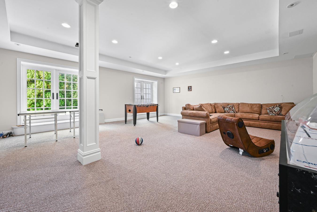 Oyster Bay, Nassau, 11771, United States, 9 Bedrooms Bedrooms, ,6 BathroomsBathrooms,Residential,For Sale,2001280