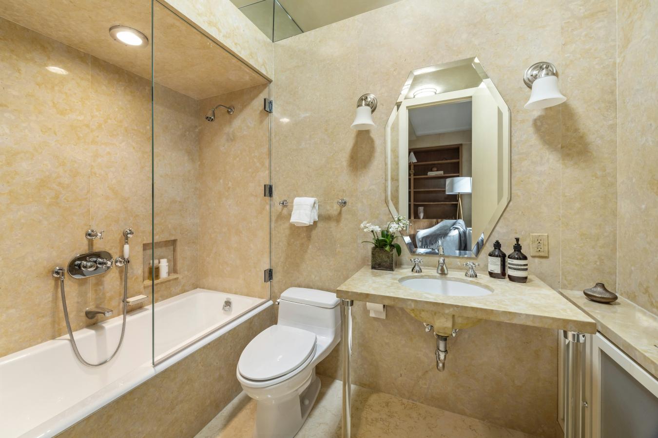 New York, New York, 10021, United States, 2 Bedrooms Bedrooms, ,3 BathroomsBathrooms,Residential,For Sale,2001272