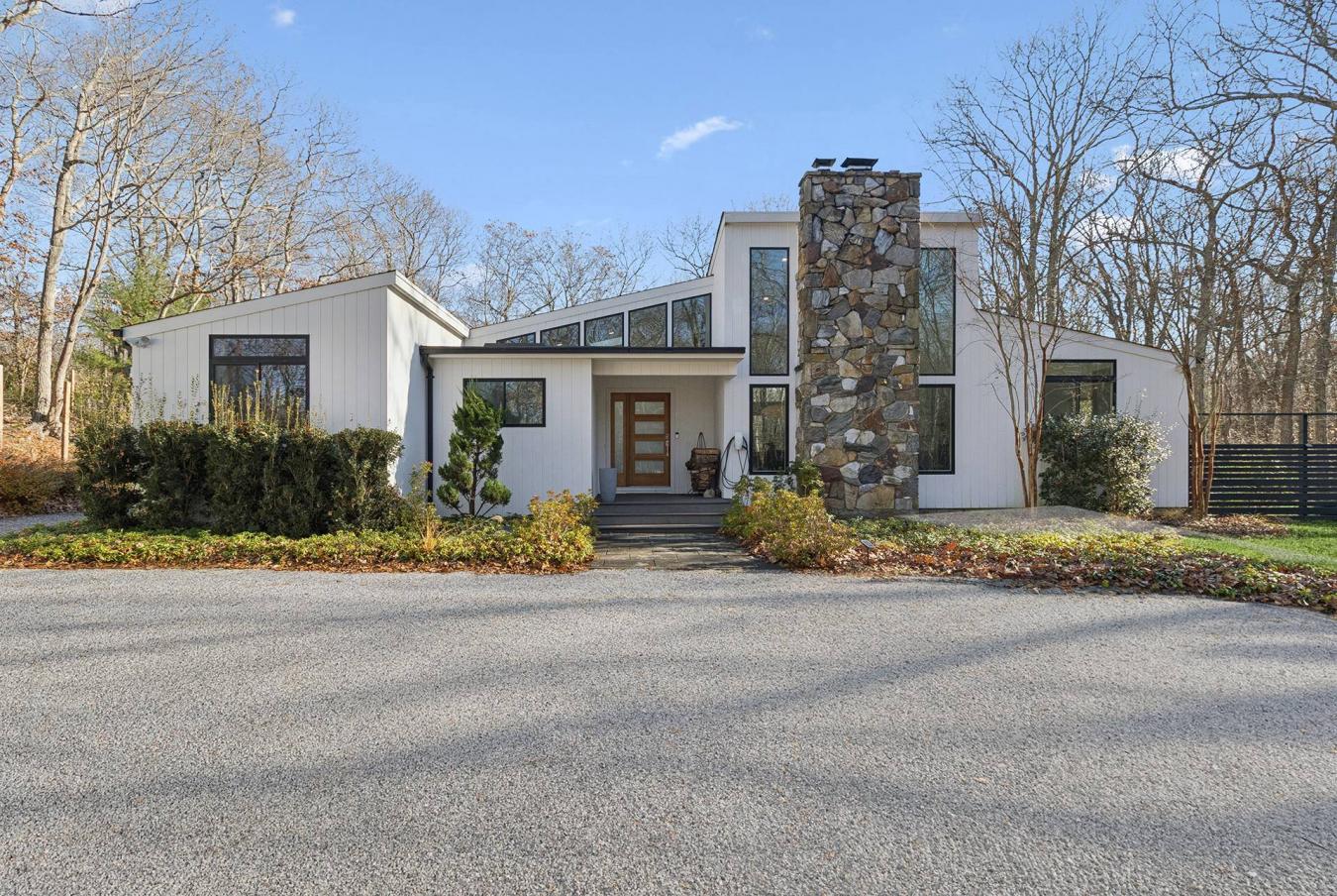East Hampton, New York, 11937, United States, 4 Bedrooms Bedrooms, ,4 BathroomsBathrooms,Residential,For Sale,2001268