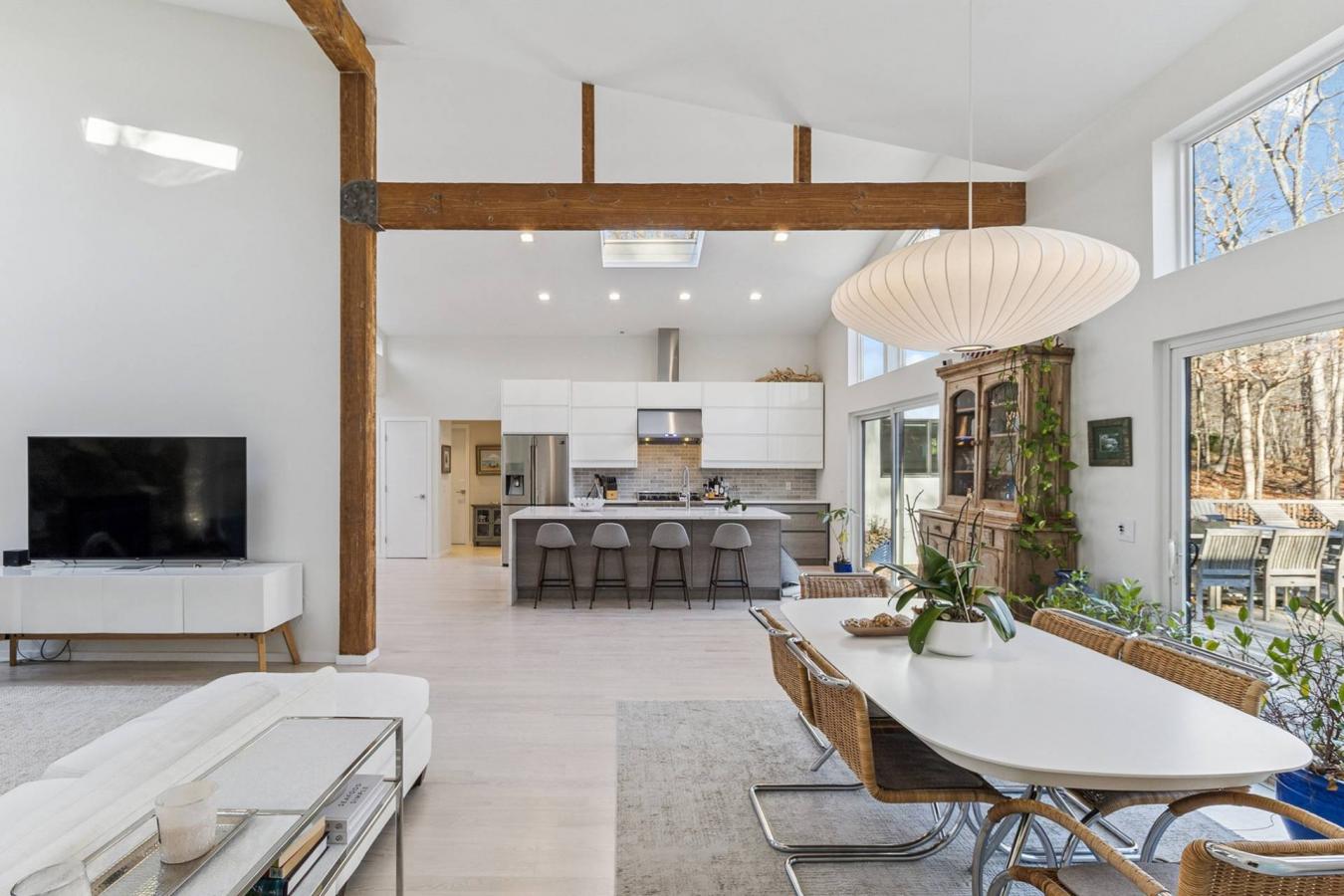 East Hampton, New York, 11937, United States, 4 Bedrooms Bedrooms, ,4 BathroomsBathrooms,Residential,For Sale,2001268