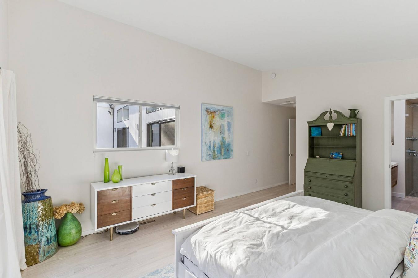 East Hampton, New York, 11937, United States, 4 Bedrooms Bedrooms, ,4 BathroomsBathrooms,Residential,For Sale,2001268