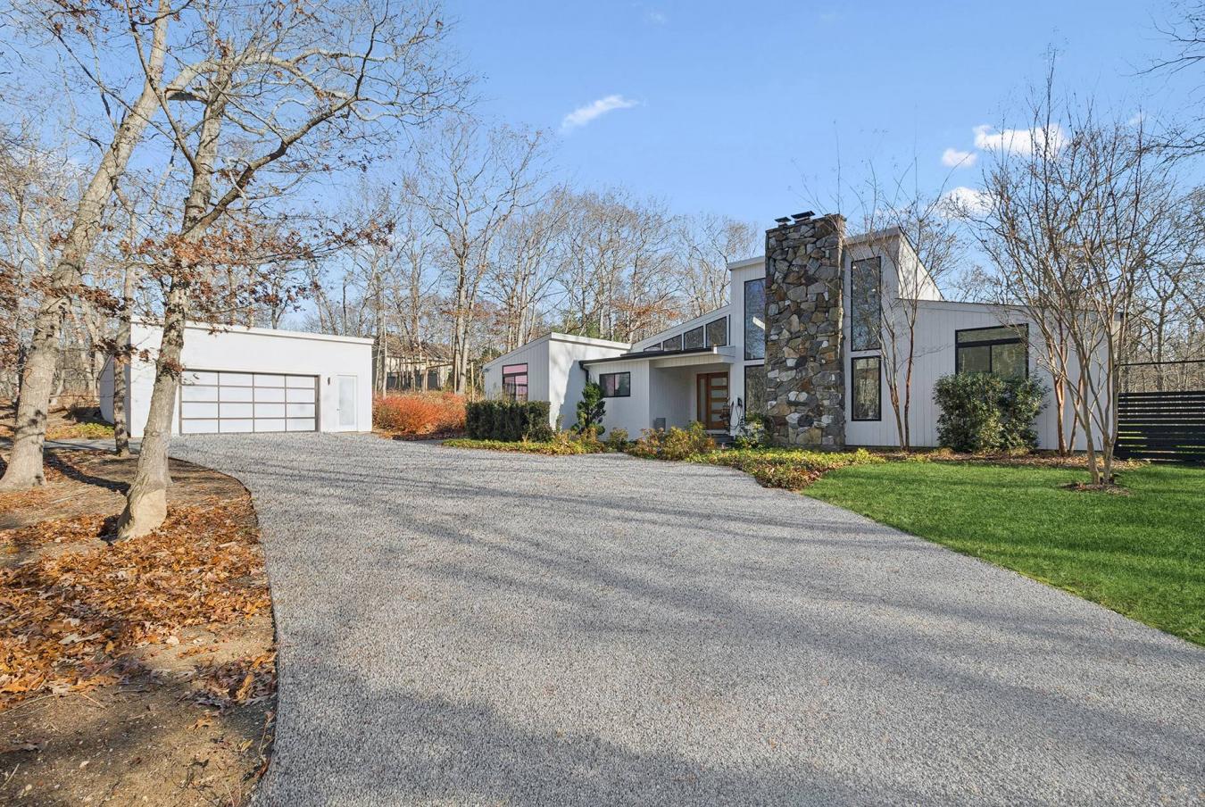 East Hampton, New York, 11937, United States, 4 Bedrooms Bedrooms, ,4 BathroomsBathrooms,Residential,For Sale,2001268