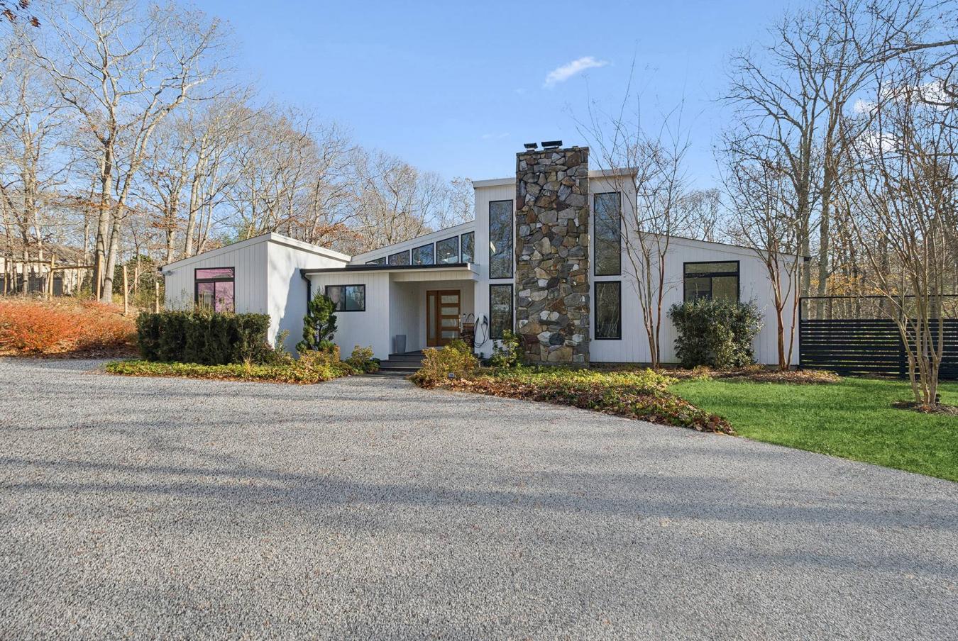 East Hampton, New York, 11937, United States, 4 Bedrooms Bedrooms, ,4 BathroomsBathrooms,Residential,For Sale,2001268