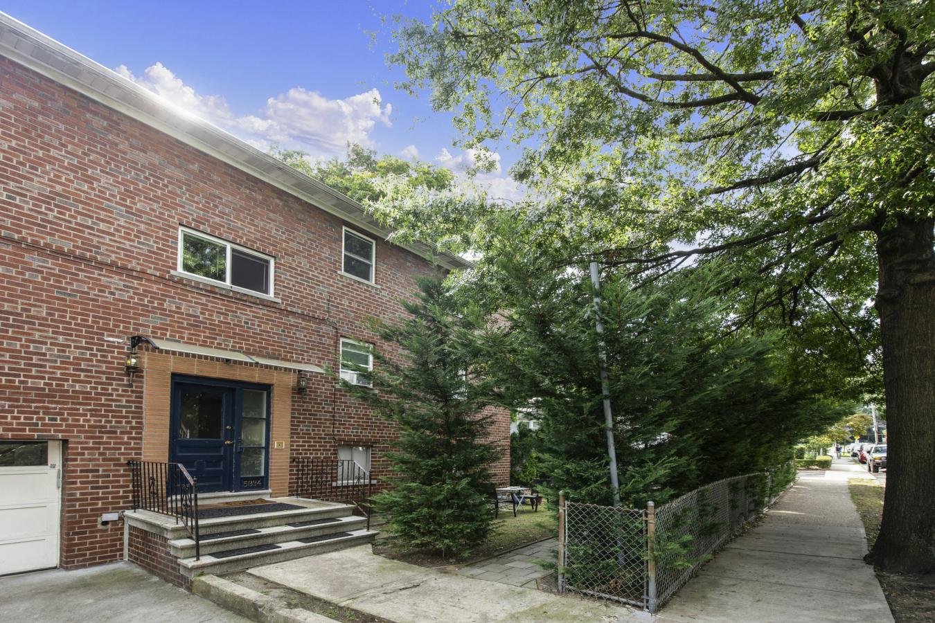 North Riverdale, New York, 10471, United States, 7 Bedrooms Bedrooms, ,4 BathroomsBathrooms,Residential,For Sale,2001257