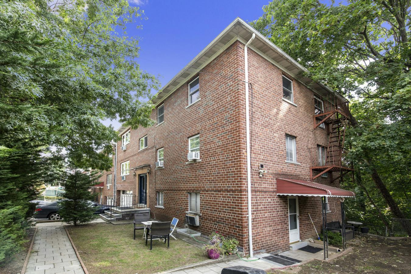 North Riverdale, New York, 10471, United States, 7 Bedrooms Bedrooms, ,4 BathroomsBathrooms,Residential,For Sale,2001257