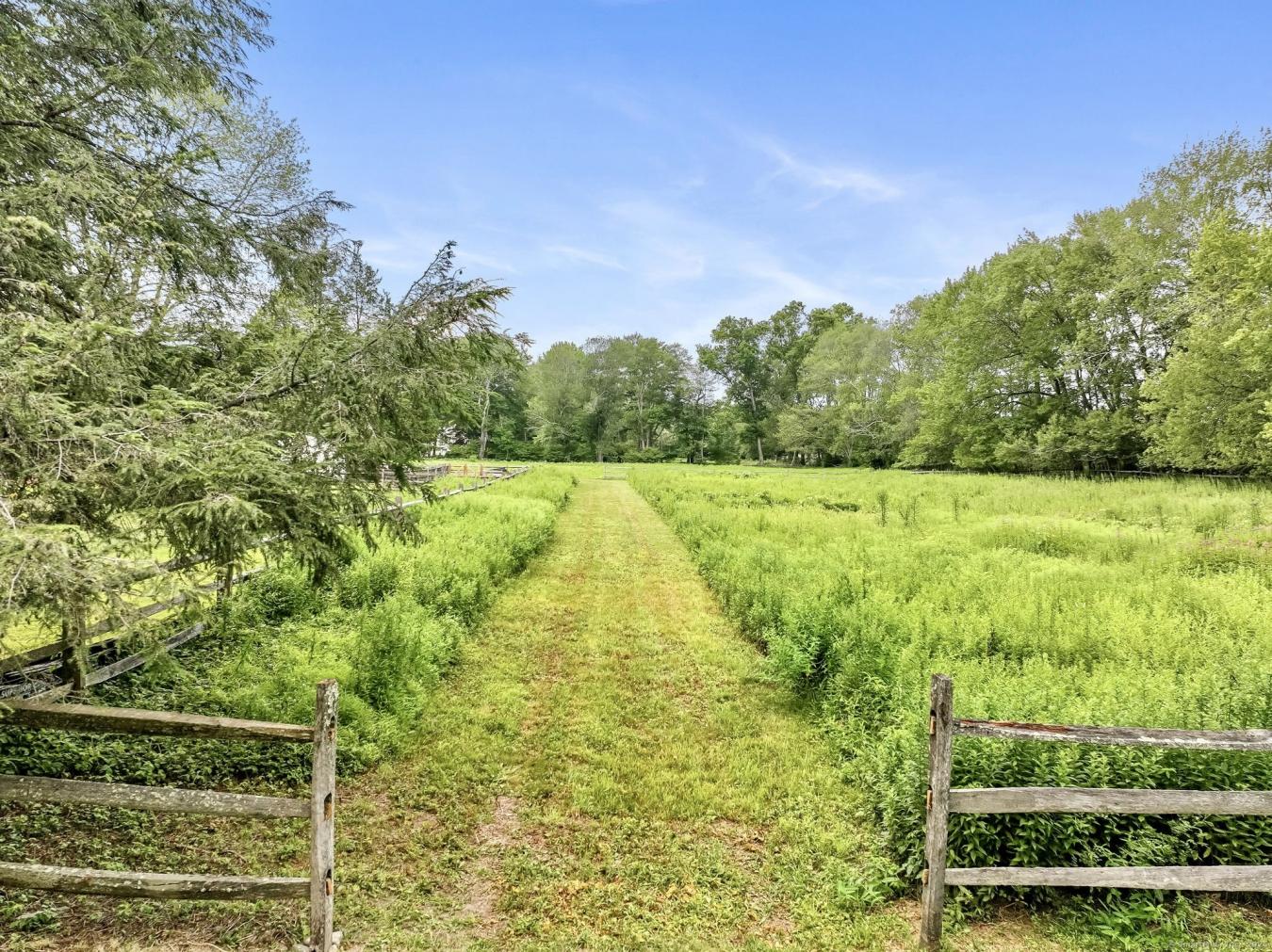 Fairfield, Connecticut, 06824, United States, ,Residential,For Sale,2001255