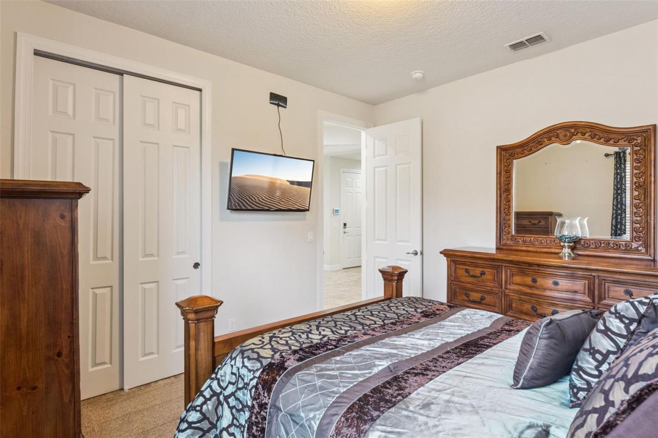Discover the perfect blend of comfort, privacy, and resort-style livin – image 7