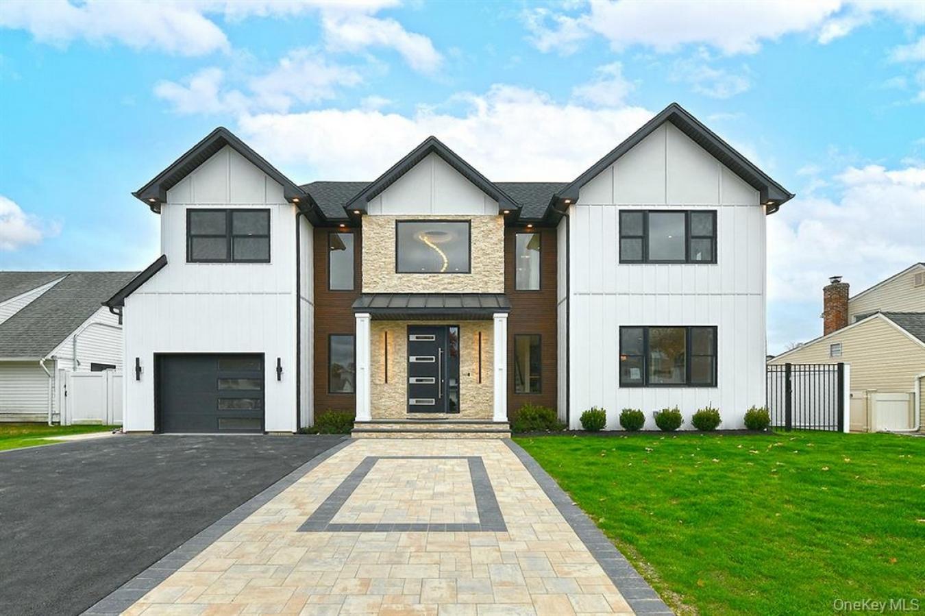 Westbury, New York, 11590, United States, 5 Bedrooms Bedrooms, ,1 BathroomBathrooms,Residential,For Sale,2001253