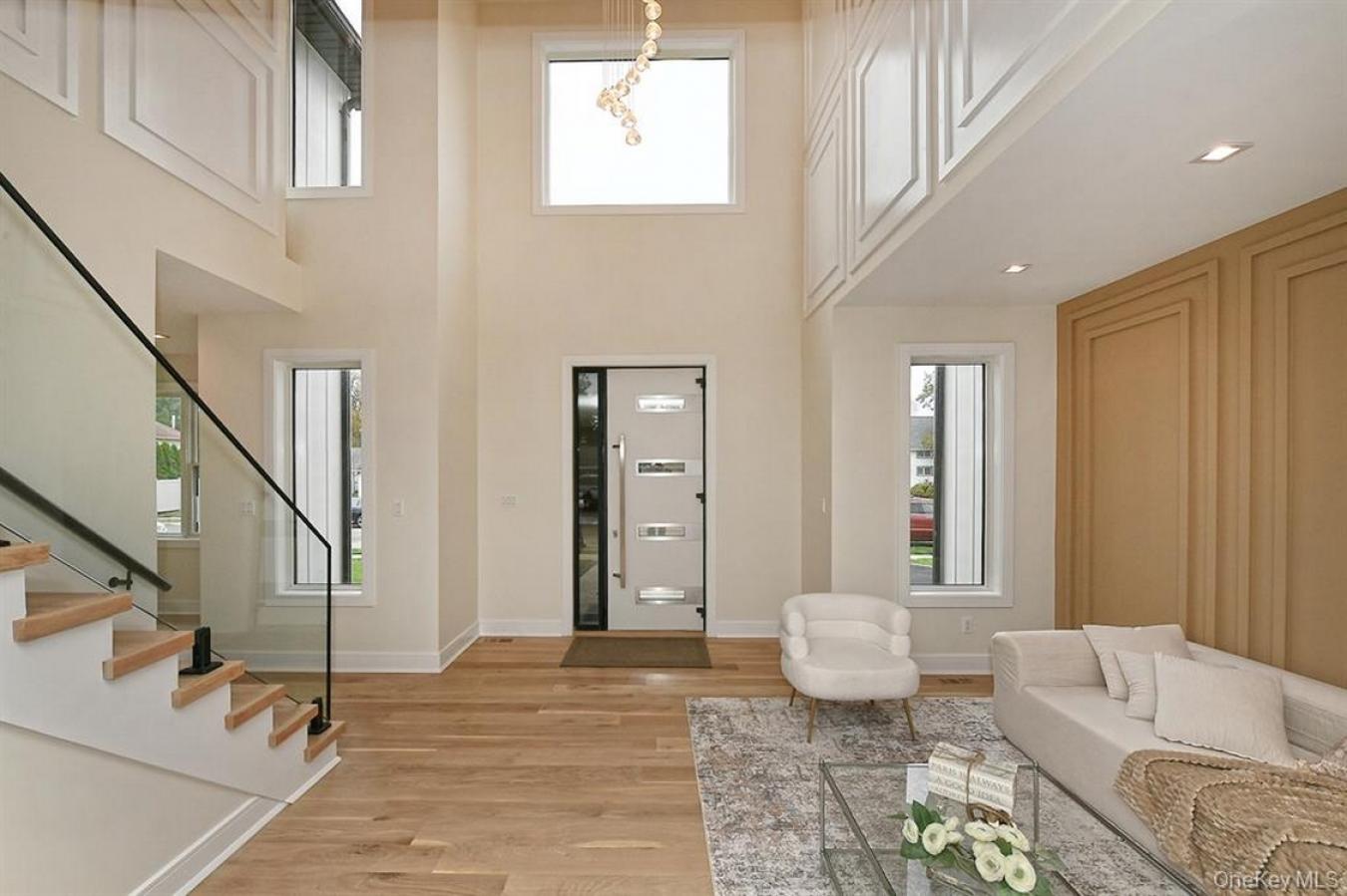 Westbury, New York, 11590, United States, 5 Bedrooms Bedrooms, ,1 BathroomBathrooms,Residential,For Sale,2001253