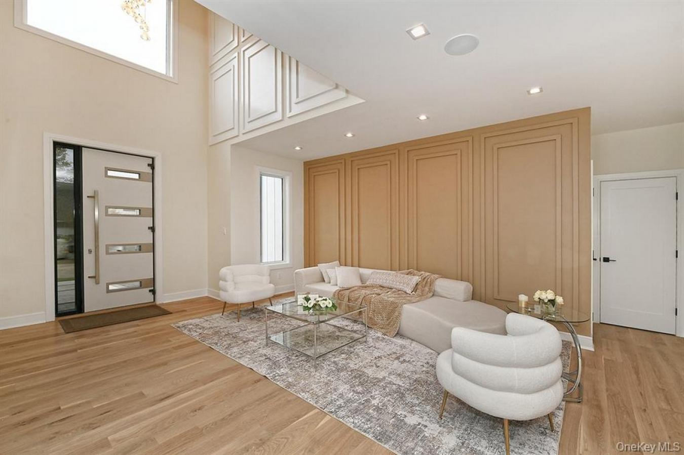 Westbury, New York, 11590, United States, 5 Bedrooms Bedrooms, ,1 BathroomBathrooms,Residential,For Sale,2001253