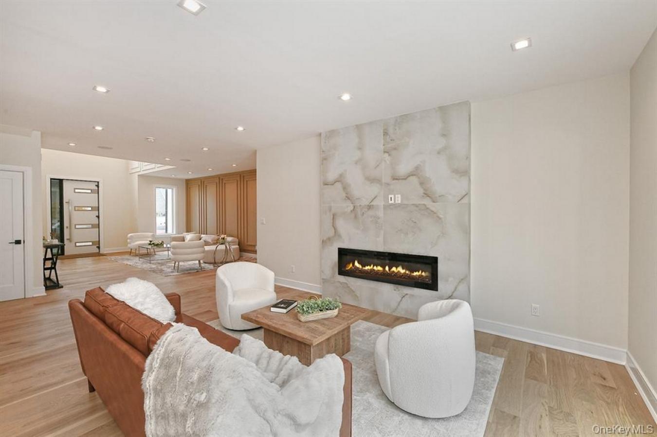 Westbury, New York, 11590, United States, 5 Bedrooms Bedrooms, ,1 BathroomBathrooms,Residential,For Sale,2001253