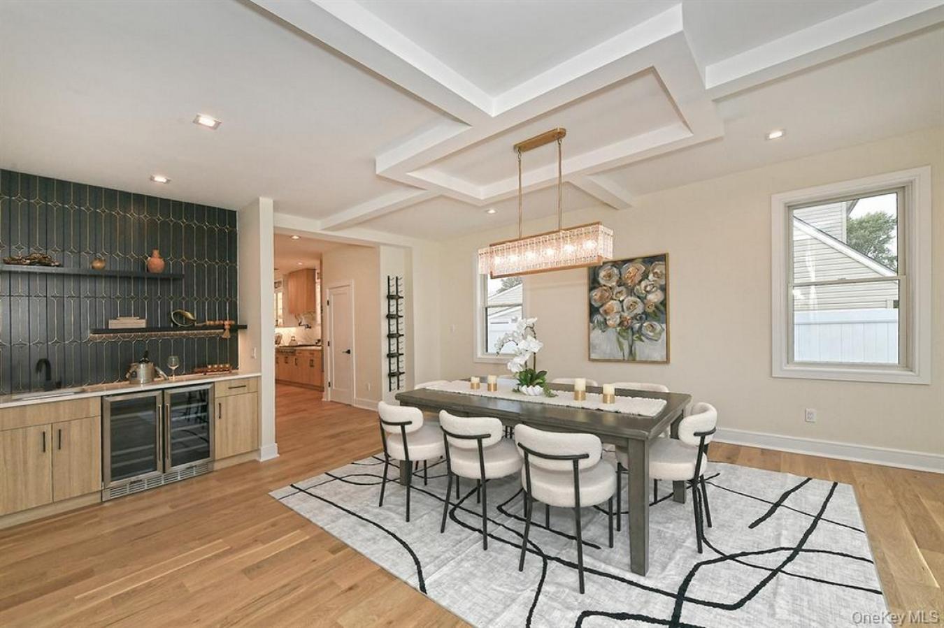 Westbury, New York, 11590, United States, 5 Bedrooms Bedrooms, ,1 BathroomBathrooms,Residential,For Sale,2001253