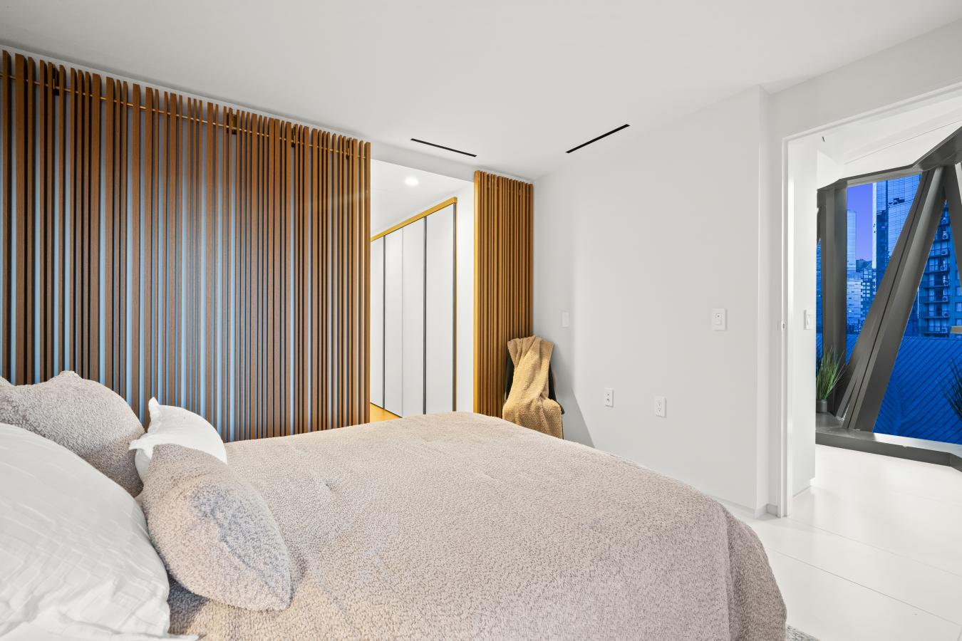 VANCOUVER, CANADA, V6E 0E5, Canada, 2 Bedrooms Bedrooms, ,Residential,For Sale,2001588