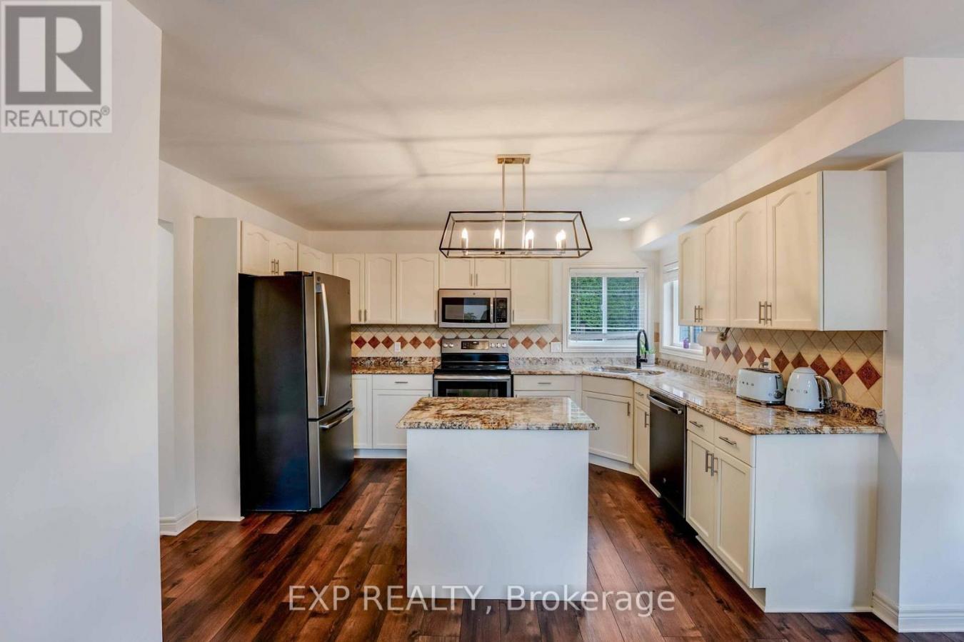 Niagara-on-the-Lake, ON, L0S1T0, Canada, 4 Bedrooms Bedrooms, ,3 BathroomsBathrooms,Residential,For Sale,2001586