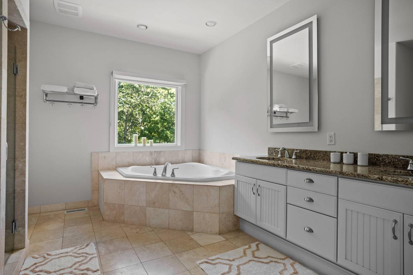 Southampton, New York, 11968, United States, 6 Bedrooms Bedrooms, ,5 BathroomsBathrooms,Residential,For Sale,2001580