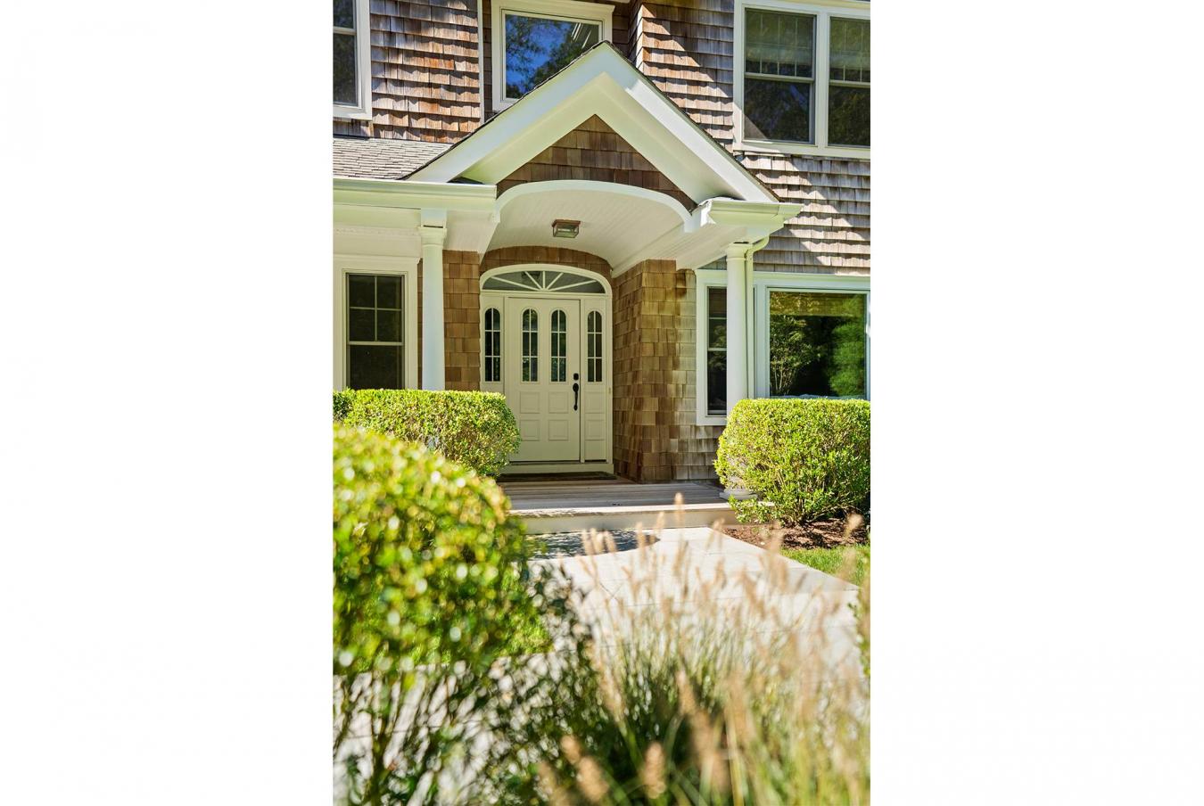 Southampton, New York, 11968, United States, 6 Bedrooms Bedrooms, ,5 BathroomsBathrooms,Residential,For Sale,2001580