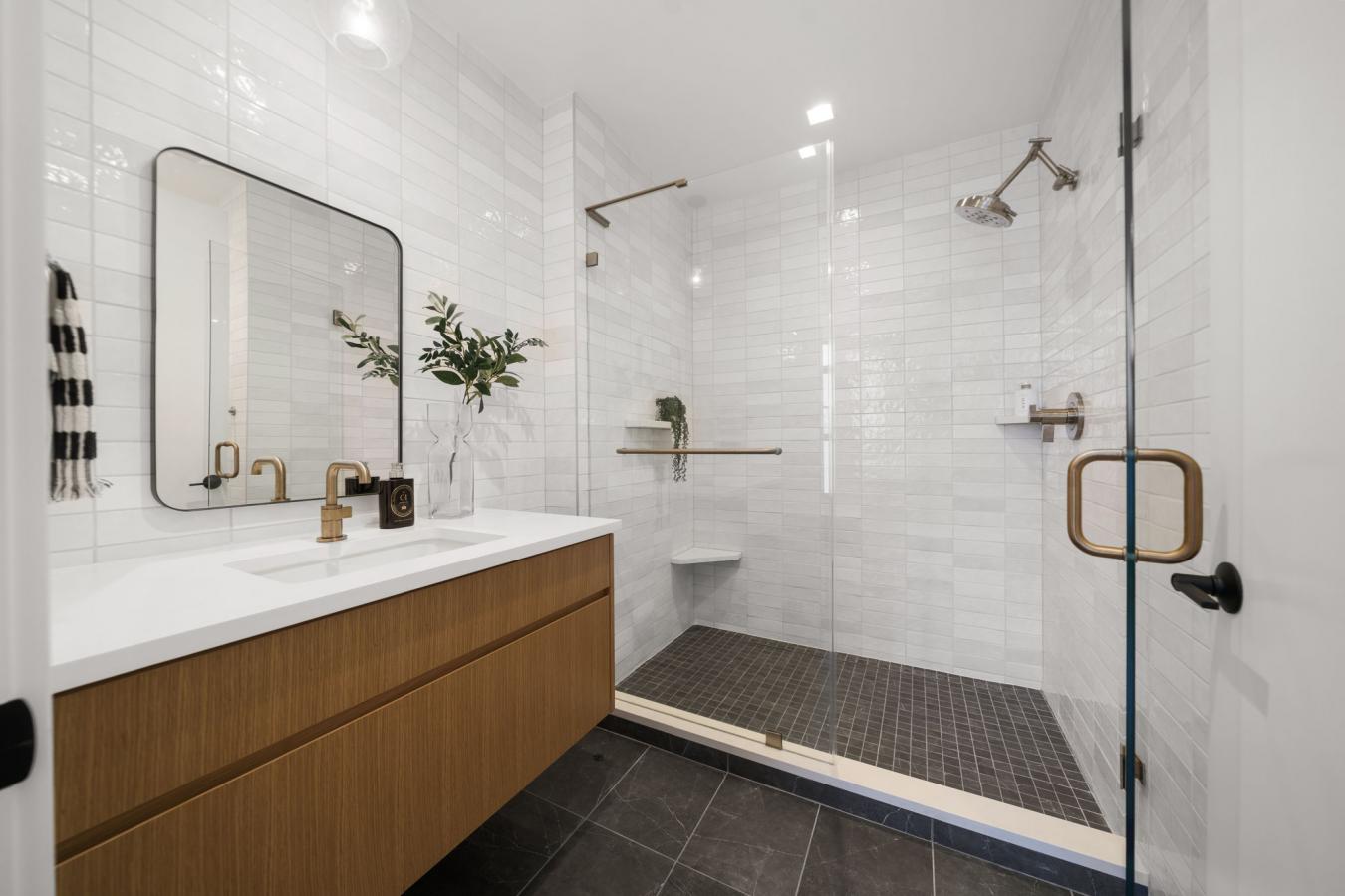Vancouver, WA, Washington, 98660, United States, 2 Bedrooms Bedrooms, ,2 BathroomsBathrooms,Residential,For Sale,2001574