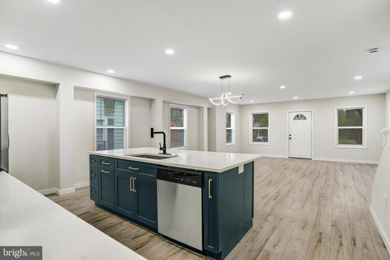 WASHINGTON, WASHINGTON, 20019, United States, ,Residential,For Sale,2002569