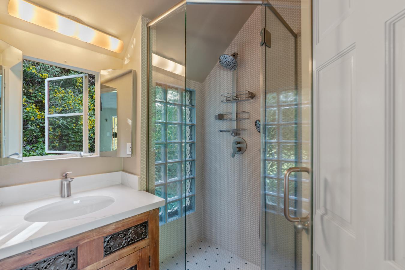 Los Angeles, Los Angeles, 90046, United States, 3 Bedrooms Bedrooms, ,3 BathroomsBathrooms,Residential,For Sale,2002566