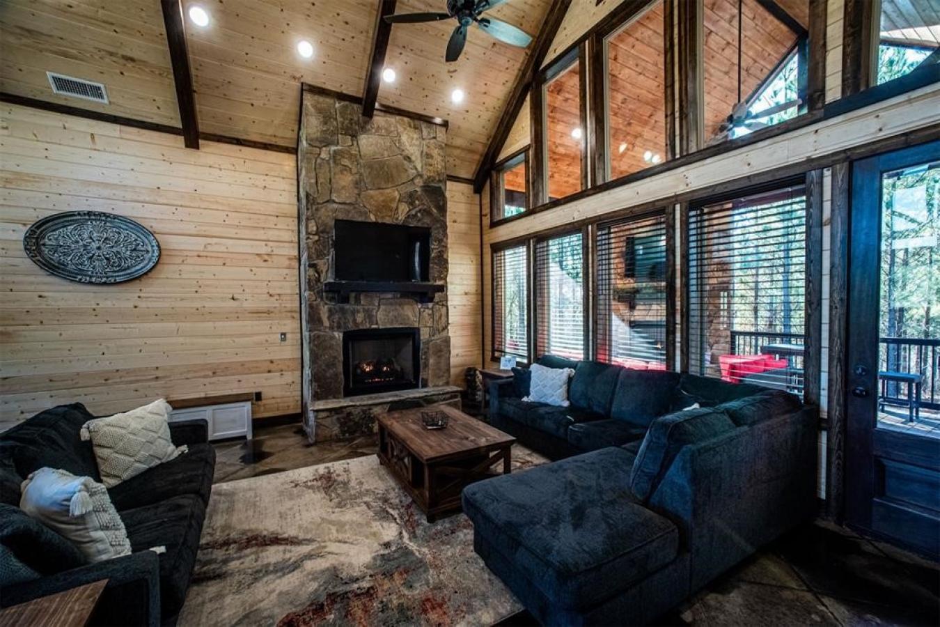 Broken Bow, McCurtain, 74728, United States, 4 Bedrooms Bedrooms, ,4 BathroomsBathrooms,Residential,For Sale,2002567