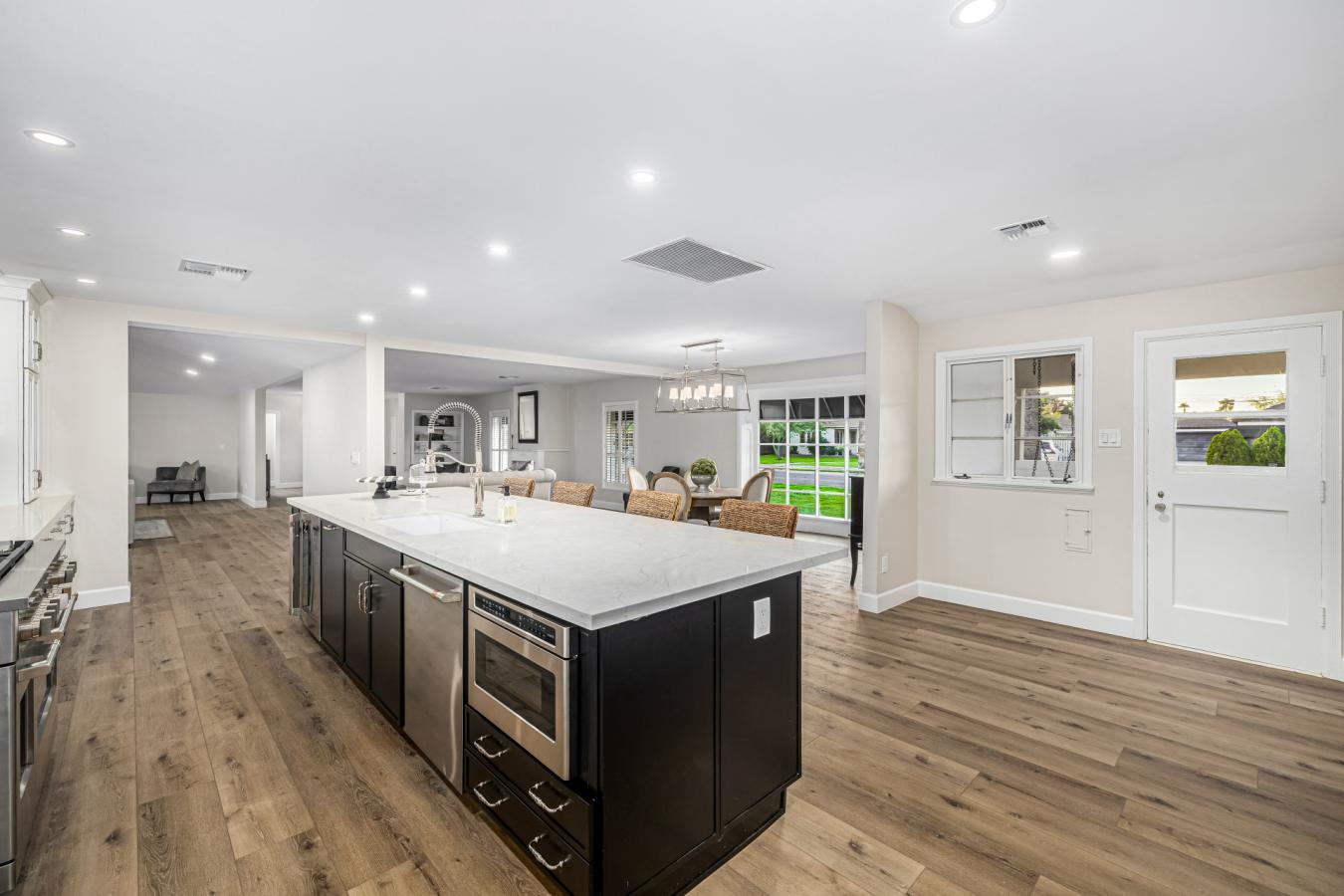 Phoenix, Arizona, 85007, United States, 4 Bedrooms Bedrooms, ,3 BathroomsBathrooms,Residential,For Sale,2001575