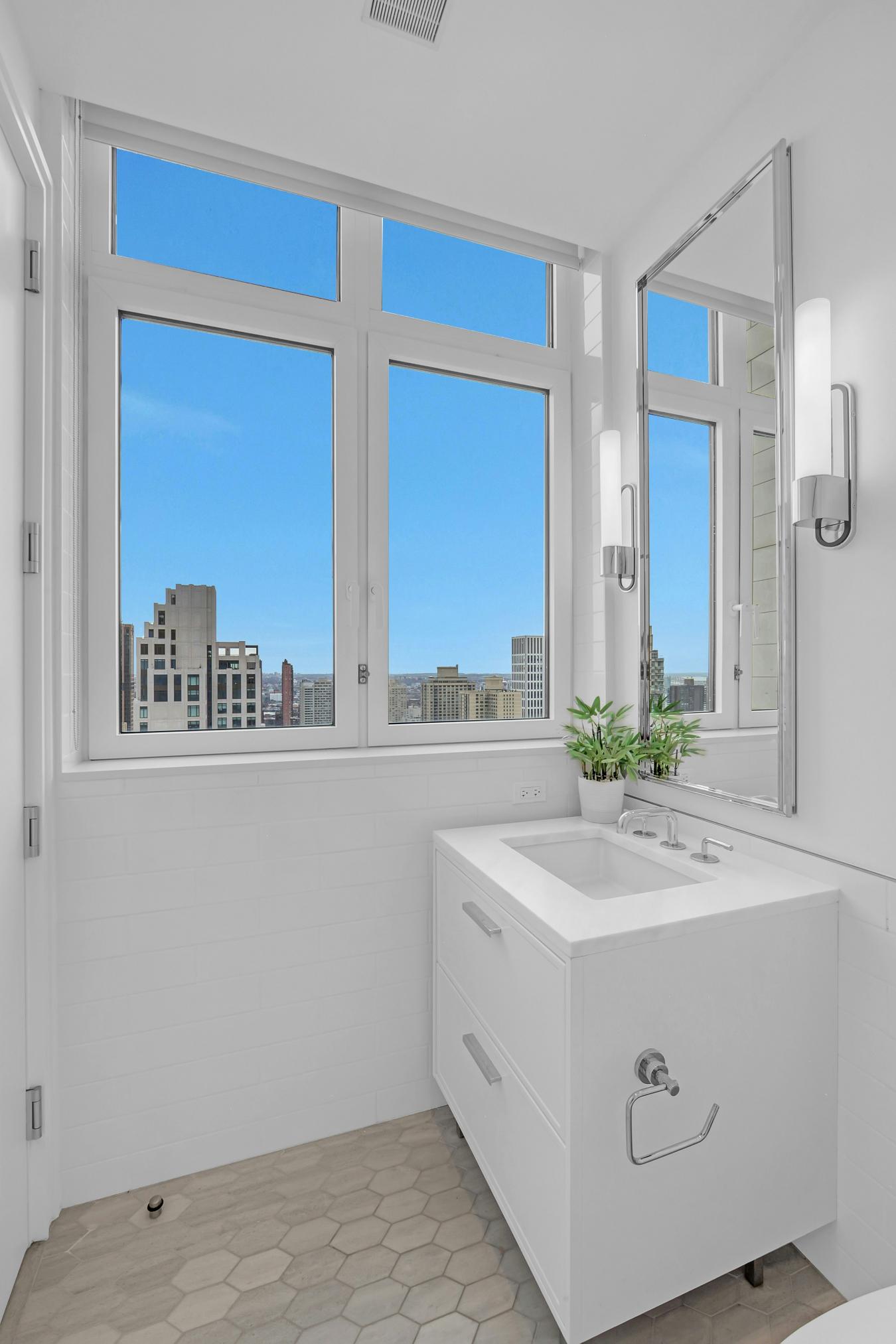 New York, New York, 10028, United States, 3 Bedrooms Bedrooms, ,3 BathroomsBathrooms,Residential,For Sale,2002646