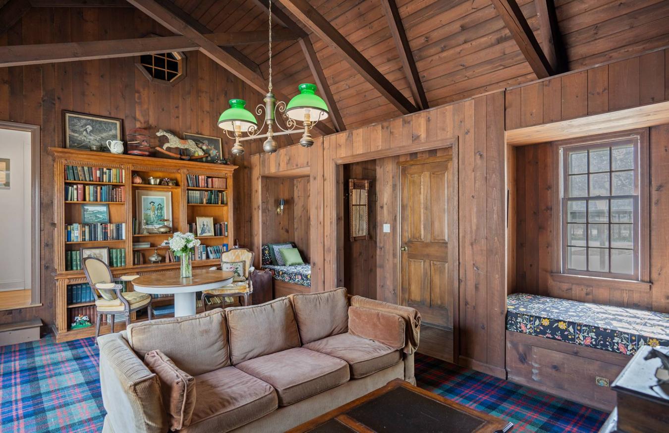 Village of Quogue, New York, 11959, United States, 5 Bedrooms Bedrooms, ,4 BathroomsBathrooms,Residential,For Sale,2002647