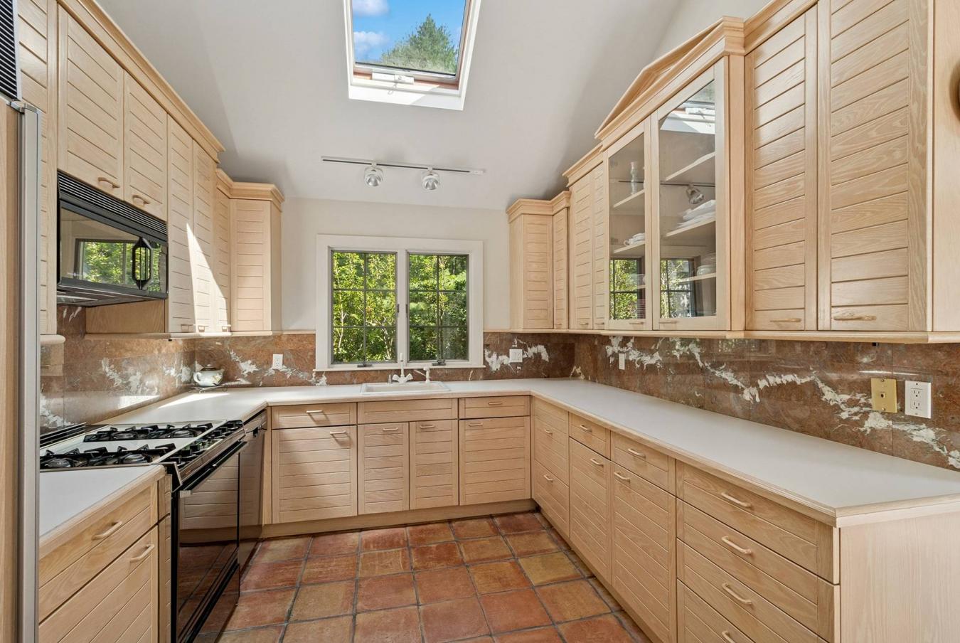 East Hampton, New York, 11937, United States, 3 Bedrooms Bedrooms, ,2 BathroomsBathrooms,Residential,For Sale,2002644