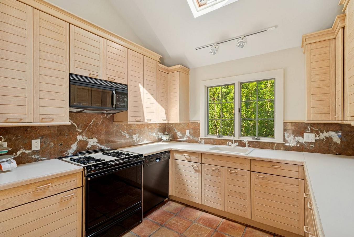 East Hampton, New York, 11937, United States, 3 Bedrooms Bedrooms, ,2 BathroomsBathrooms,Residential,For Sale,2002644