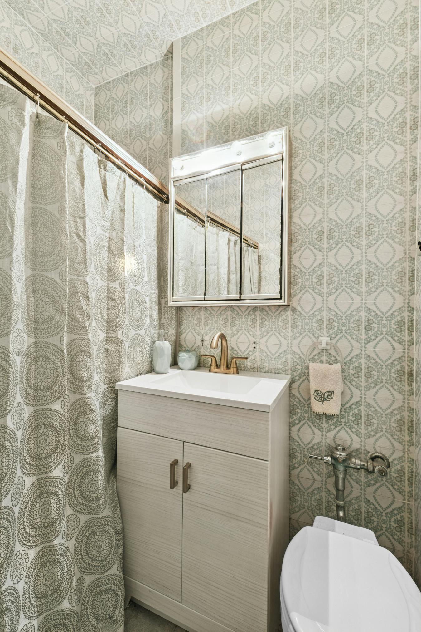 Madison, New York, 11229, United States, 3 Bedrooms Bedrooms, ,3 BathroomsBathrooms,Residential,For Sale,2002645