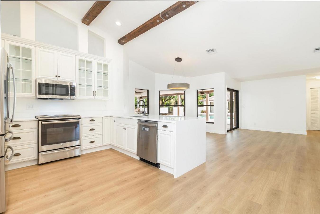 West Palm Beach, Florida, 33413, United States, 5 Bedrooms Bedrooms, ,5 BathroomsBathrooms,Residential,For Sale,2002642