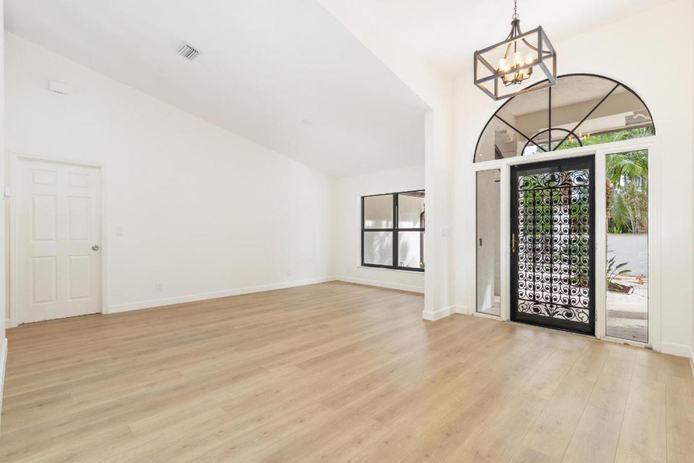 West Palm Beach, Florida, 33413, United States, 5 Bedrooms Bedrooms, ,5 BathroomsBathrooms,Residential,For Sale,2002642