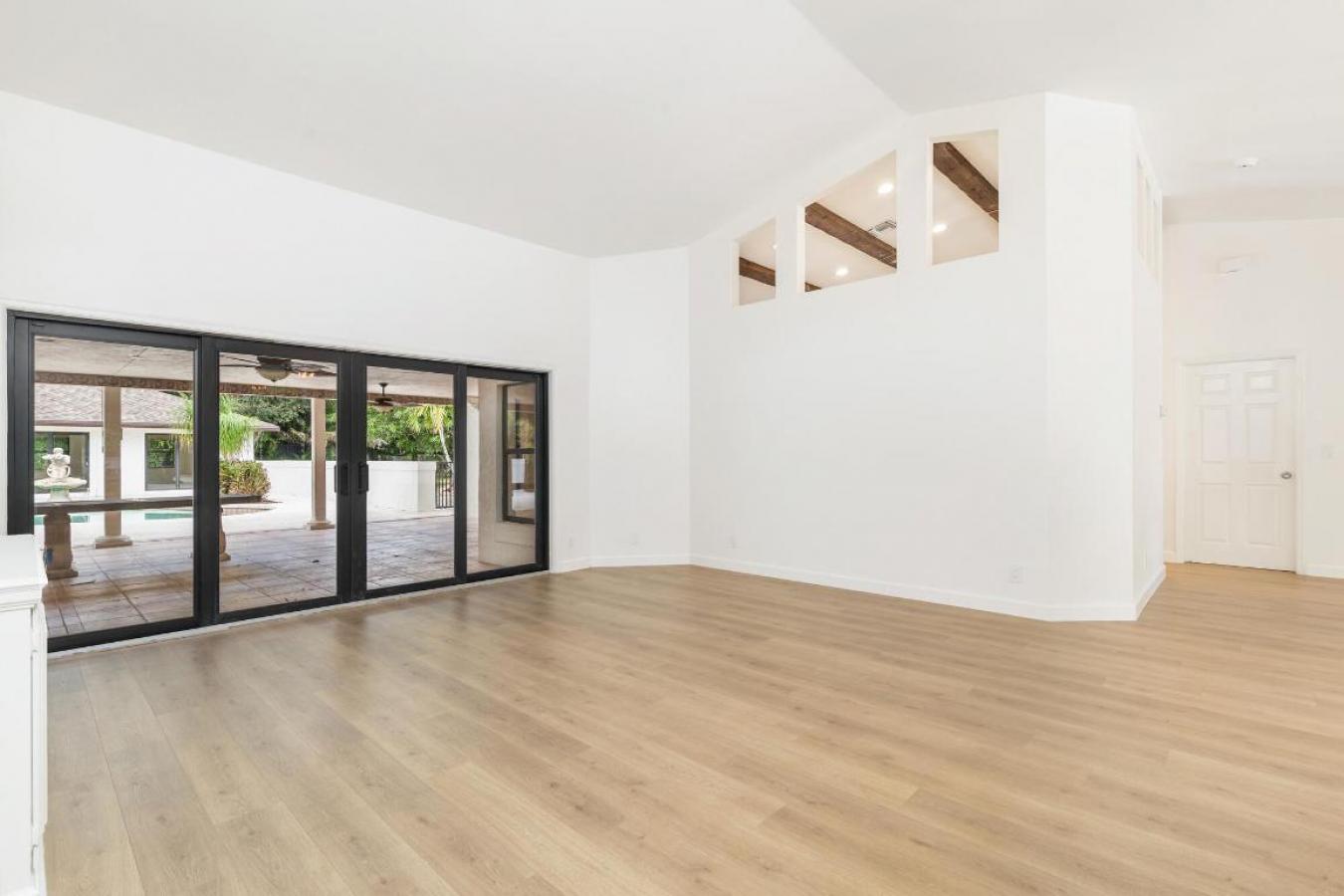 West Palm Beach, Florida, 33413, United States, 5 Bedrooms Bedrooms, ,5 BathroomsBathrooms,Residential,For Sale,2002642