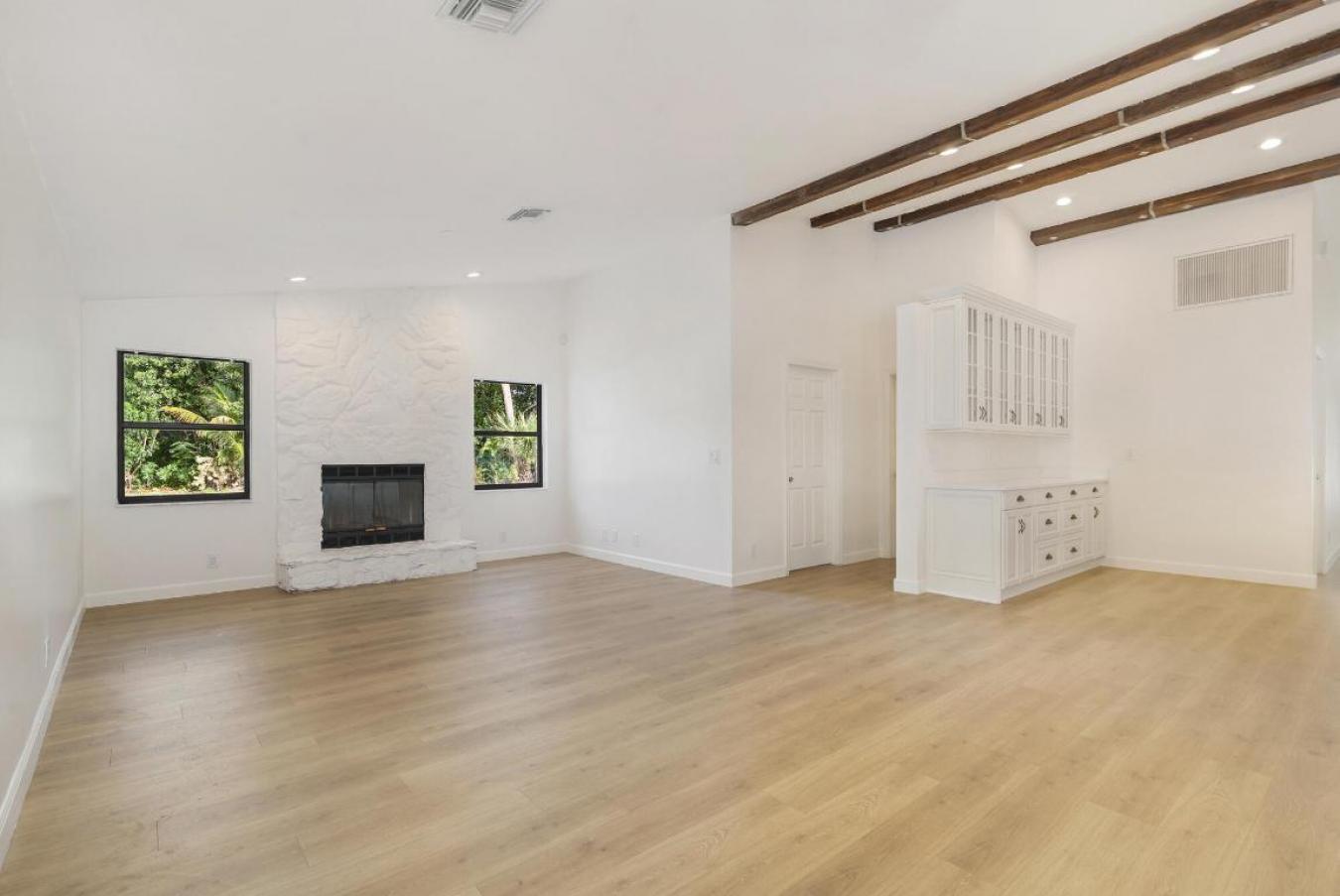 West Palm Beach, Florida, 33413, United States, 5 Bedrooms Bedrooms, ,5 BathroomsBathrooms,Residential,For Sale,2002642