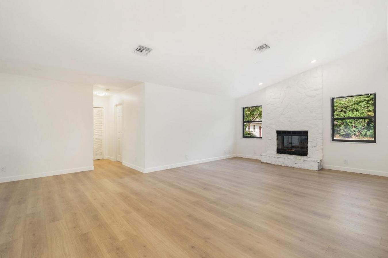 West Palm Beach, Florida, 33413, United States, 5 Bedrooms Bedrooms, ,5 BathroomsBathrooms,Residential,For Sale,2002642