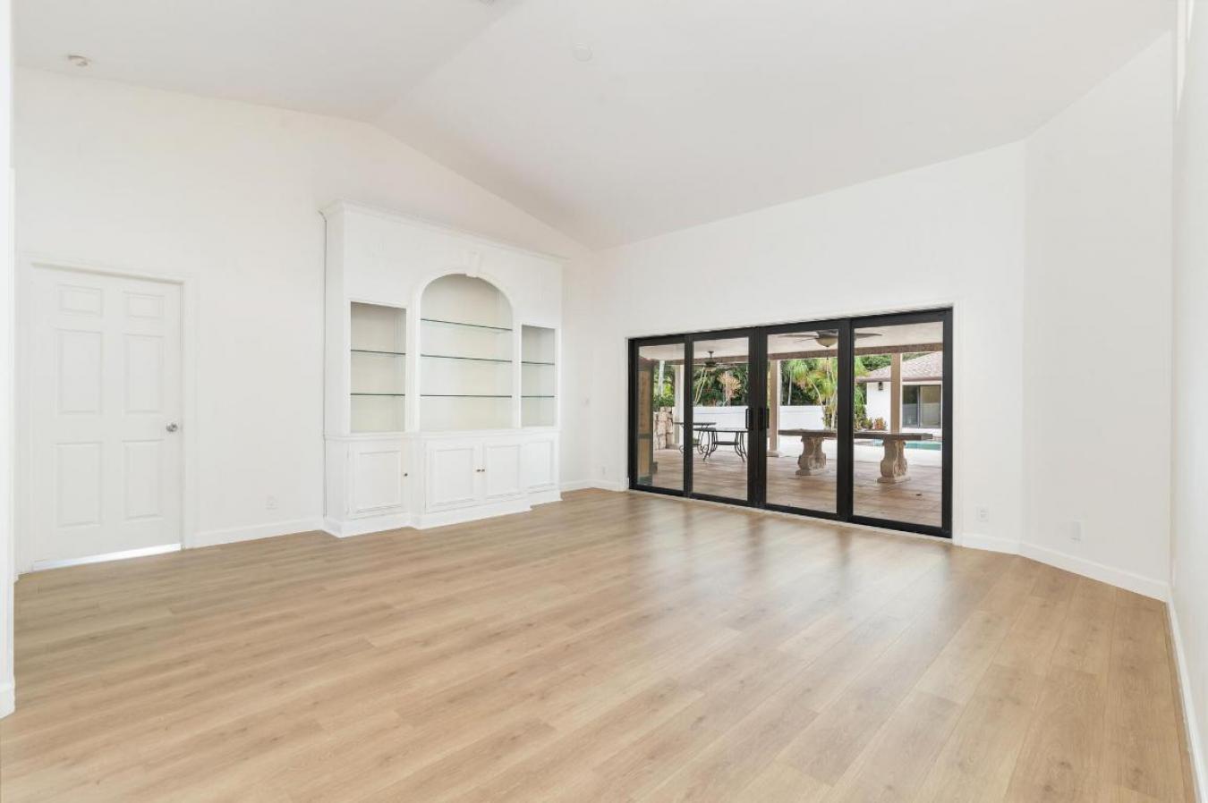 West Palm Beach, Florida, 33413, United States, 5 Bedrooms Bedrooms, ,5 BathroomsBathrooms,Residential,For Sale,2002642