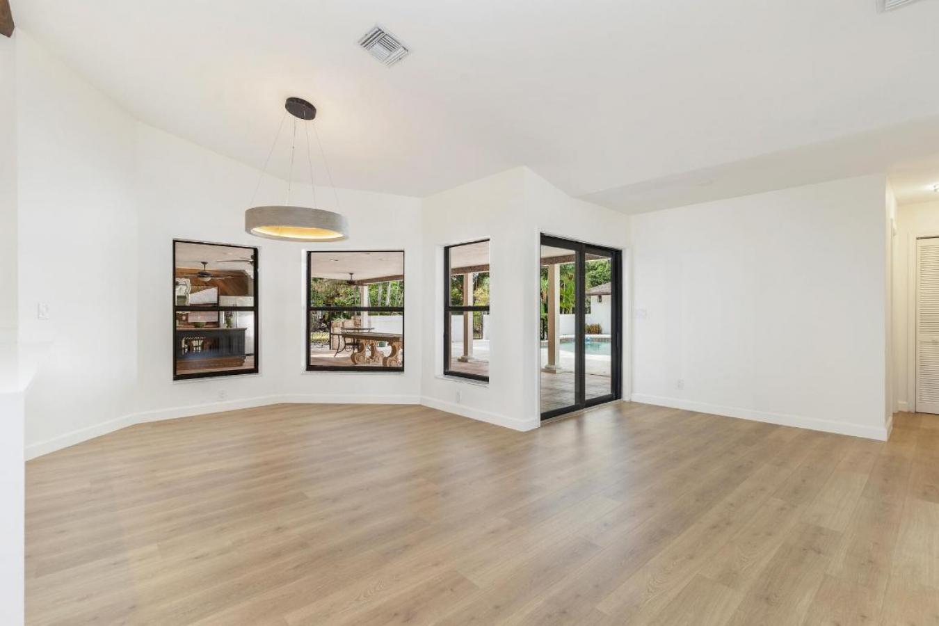 West Palm Beach, Florida, 33413, United States, 5 Bedrooms Bedrooms, ,5 BathroomsBathrooms,Residential,For Sale,2002642