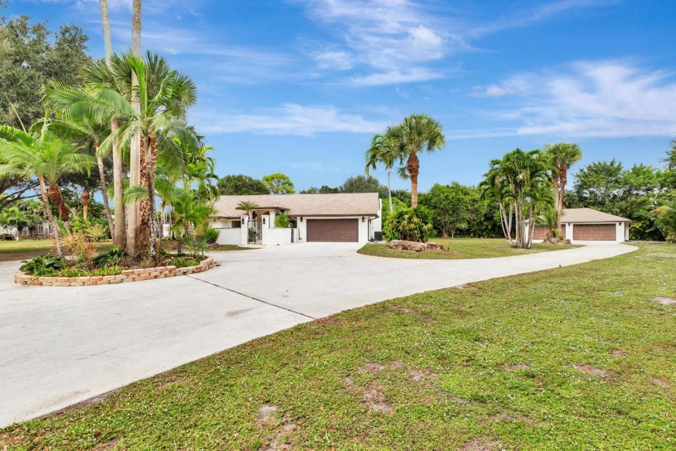 West Palm Beach, Florida, 33413, United States, 5 Bedrooms Bedrooms, ,5 BathroomsBathrooms,Residential,For Sale,2002642