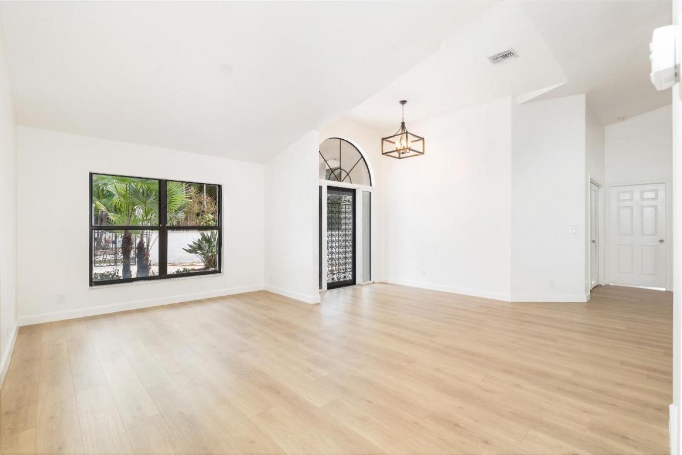 West Palm Beach, Florida, 33413, United States, 5 Bedrooms Bedrooms, ,5 BathroomsBathrooms,Residential,For Sale,2002642