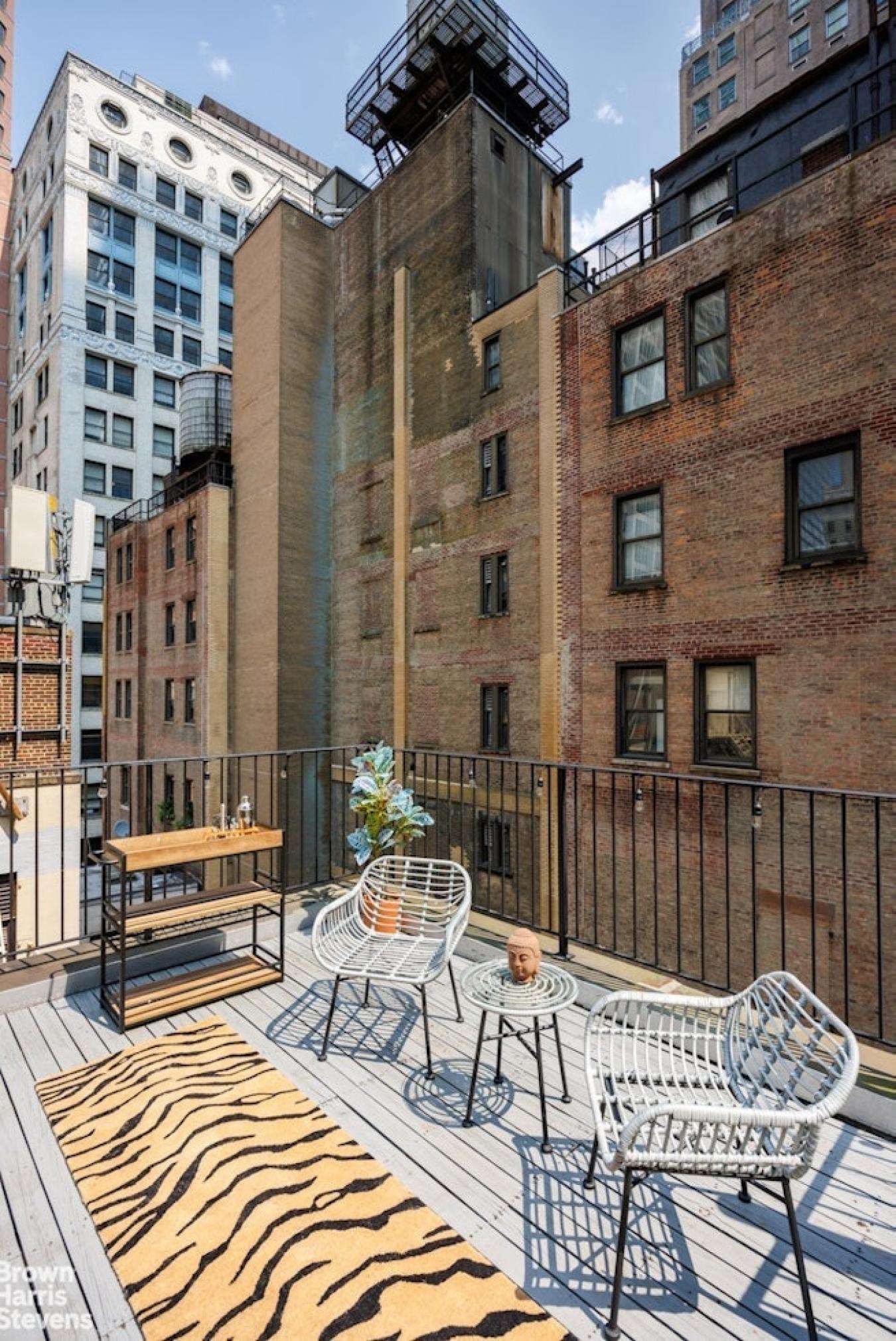 Financial District, New York, 10005, United States, 2 Bedrooms Bedrooms, ,2 BathroomsBathrooms,Residential,For Sale,2002641