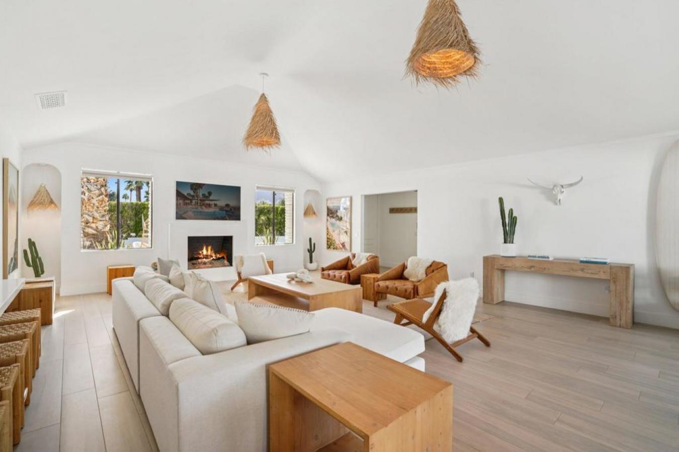 Palm Springs, Riverside, 92262, United States, 4 Bedrooms Bedrooms, ,4 BathroomsBathrooms,Residential,For Sale,2002880