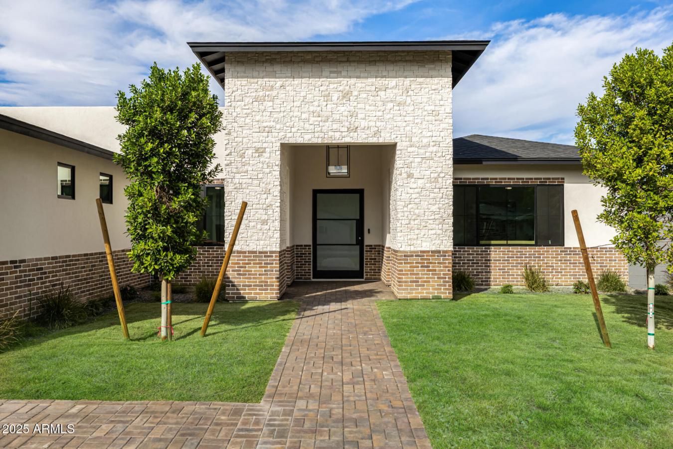Phoenix, Maricopa, 85018, United States, 4 Bedrooms Bedrooms, ,4 BathroomsBathrooms,Residential,For Sale,2002879