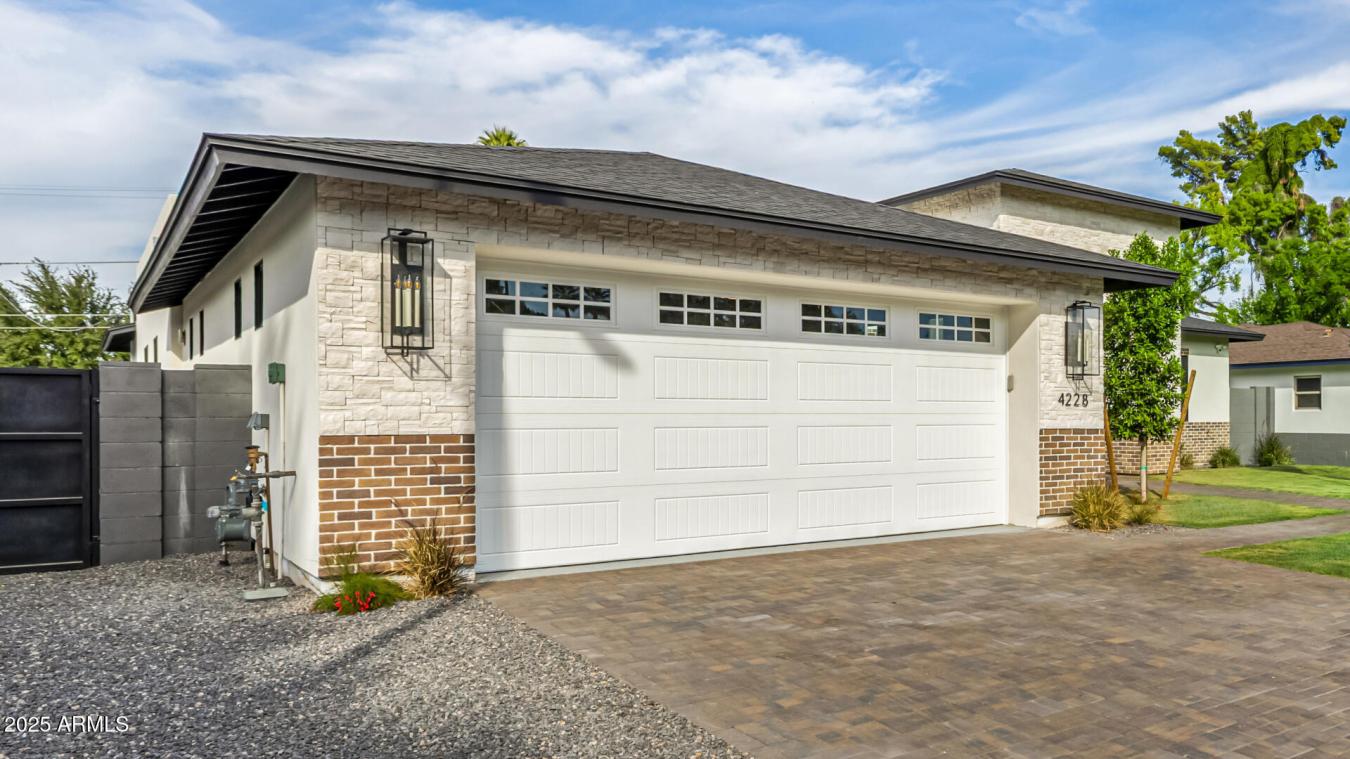 Phoenix, Maricopa, 85018, United States, 4 Bedrooms Bedrooms, ,4 BathroomsBathrooms,Residential,For Sale,2002879