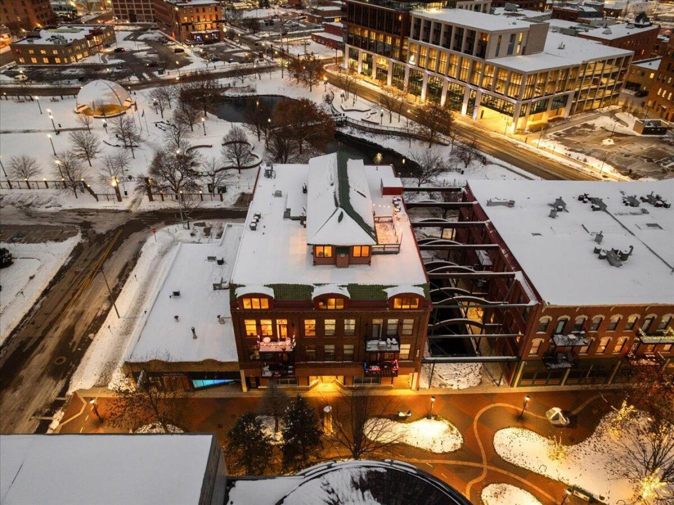 Kalamazoo, Kalamazoo, 49007, United States, 2 Bedrooms Bedrooms, ,2 BathroomsBathrooms,Residential,For Sale,2003864