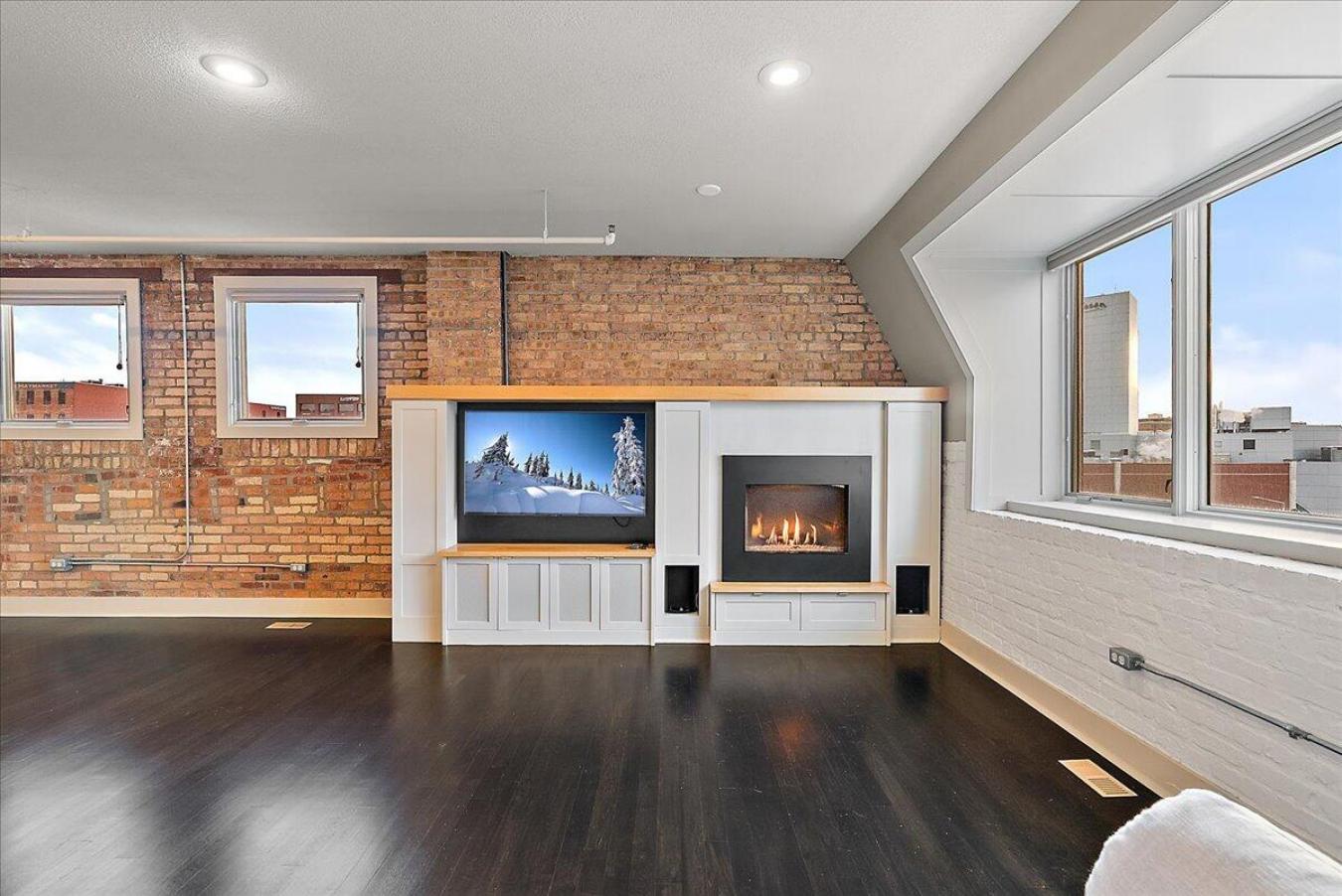 Kalamazoo, Kalamazoo, 49007, United States, 2 Bedrooms Bedrooms, ,2 BathroomsBathrooms,Residential,For Sale,2003864