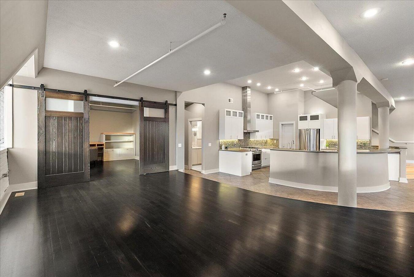 Kalamazoo, Kalamazoo, 49007, United States, 2 Bedrooms Bedrooms, ,2 BathroomsBathrooms,Residential,For Sale,2003864